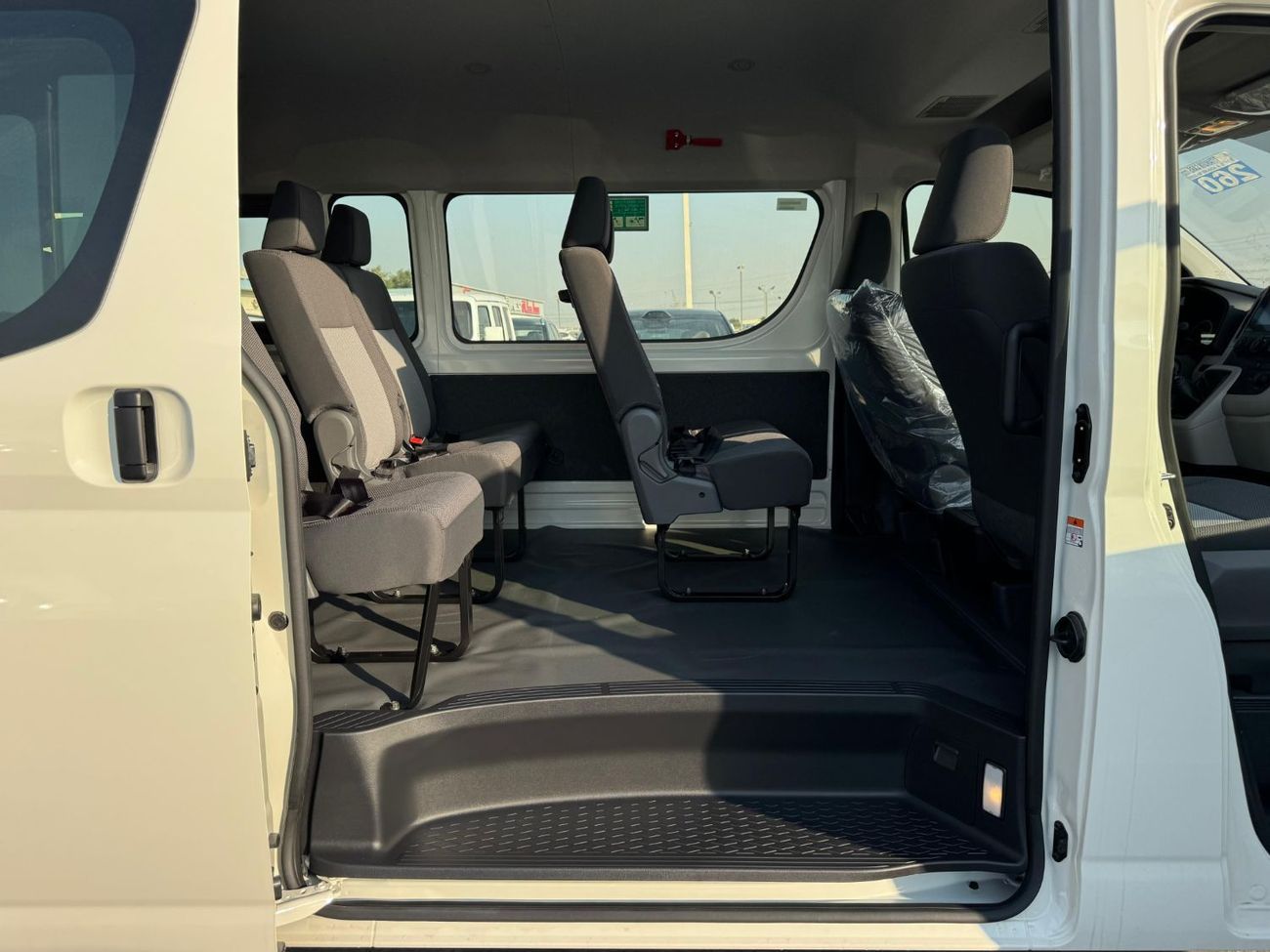 Toyota Hiace 2.8L Diesel Manual 13 seat 2026 Export Price @ 160,000 AED