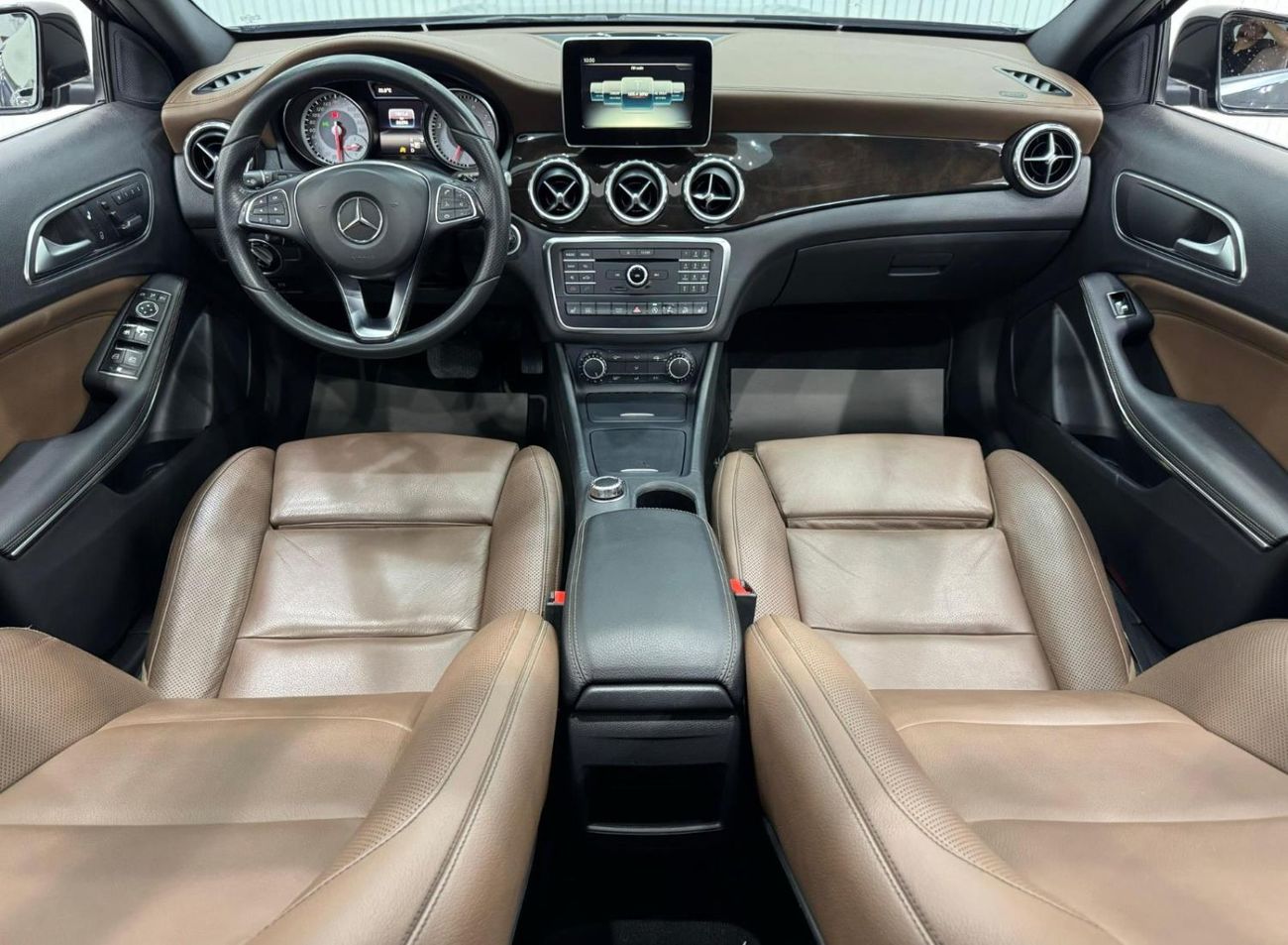 Mercedes-Benz GLA 250 2017 Mercedes-Benz GLA 250 AMG 4MATIC, Excellent Condition, GCC