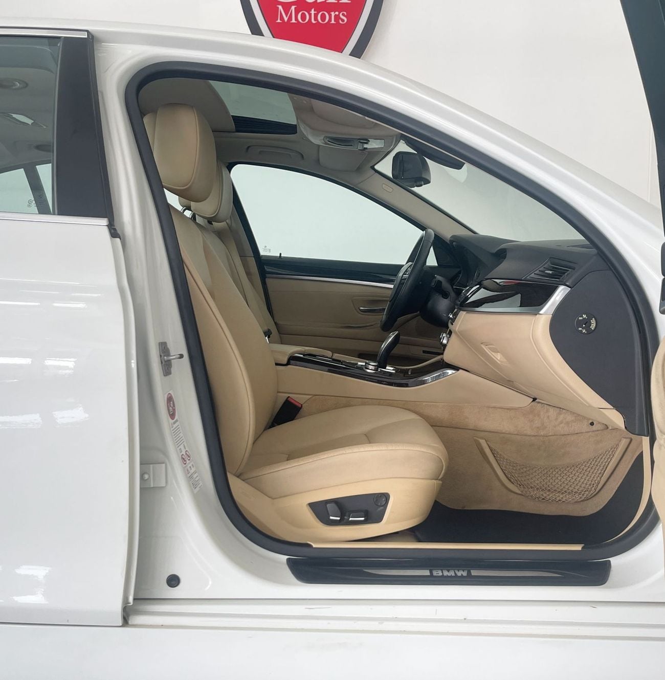 بي أم دبليو 528i EXECUTIVE 3L-6CYL 240HP JAPANESE SPECIFICATION