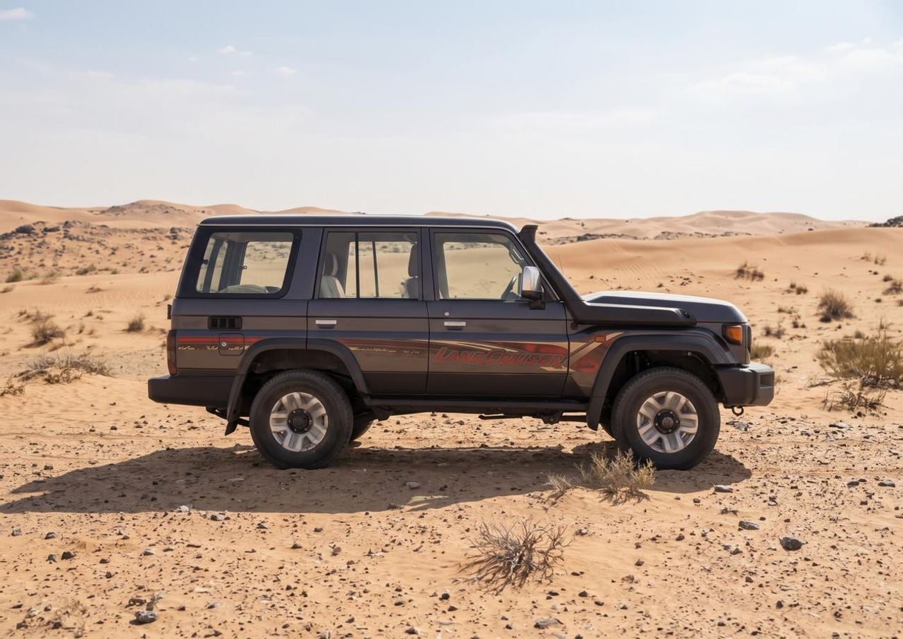 تويوتا لاند كروزر 70 LC76 LX 2.8 ناقل حركة أوتوماتيكي، دفع رباعي، قفل تفاضلي، صندوق تبريد، ونش، مصابيح LED، كاميرا خلفية