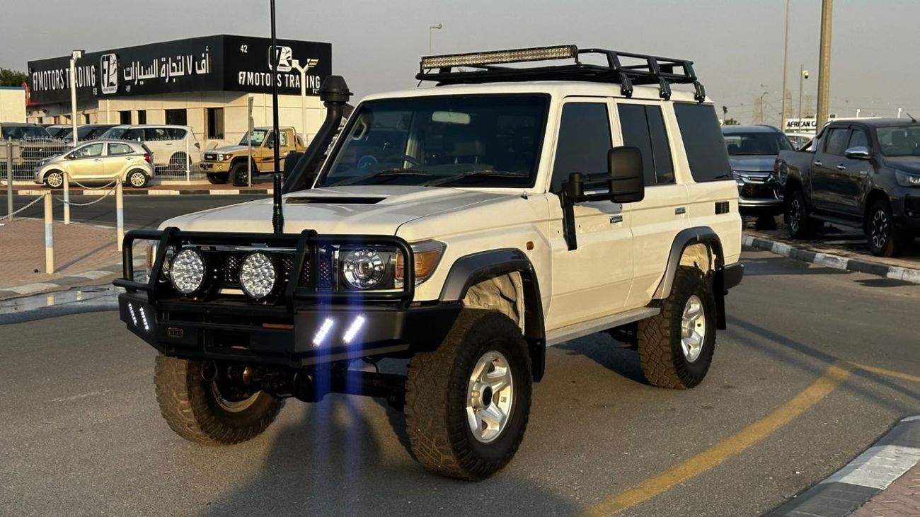 تويوتا لاند كروزر 70 Diesel 4.5 Liter Right Hand Drive 5 Doors Manual Gear Power Windows