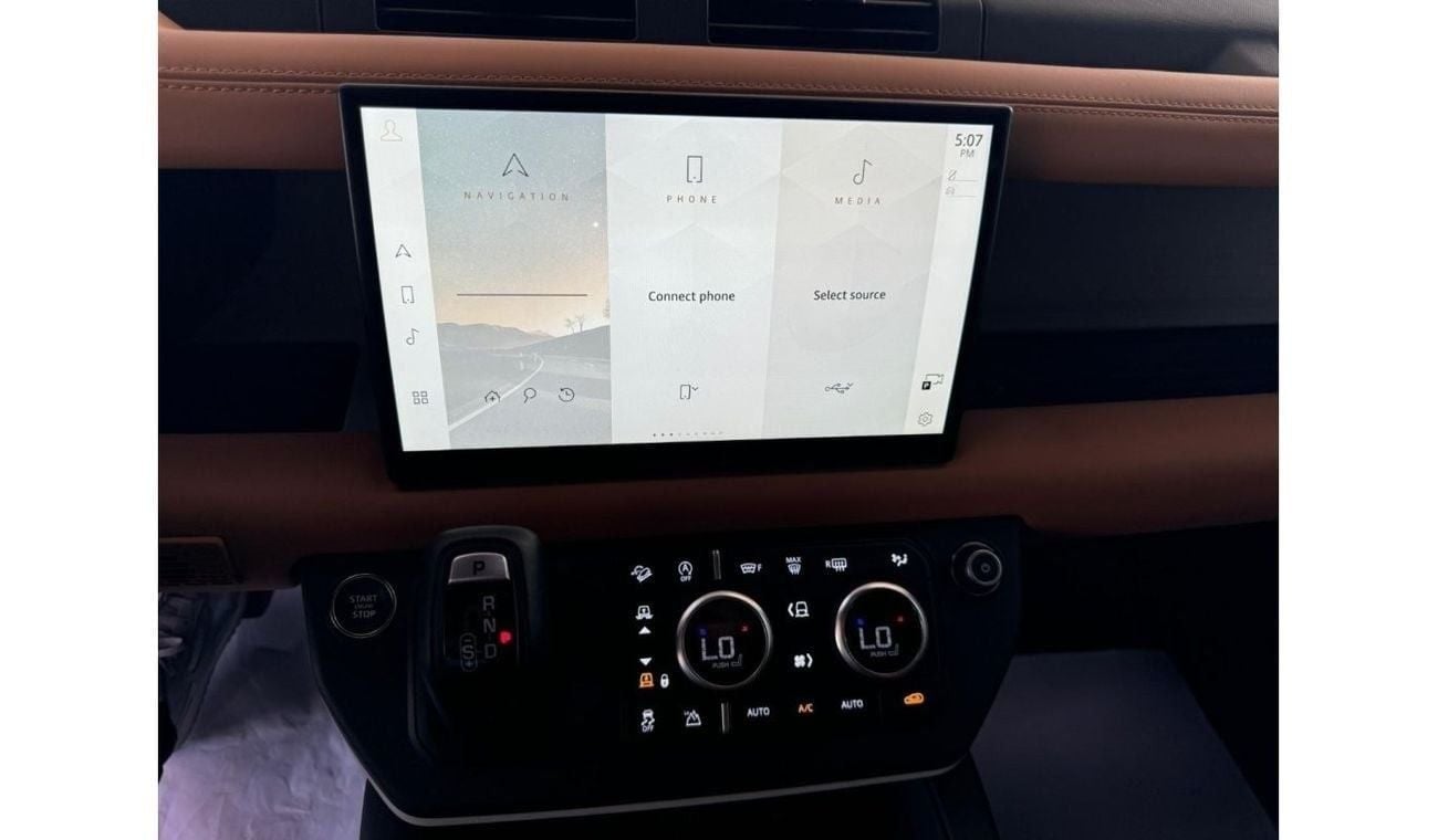 لاند روفر ديفندر 2023 Land Rover Defender 130-P400- X Dynamic 3.0L