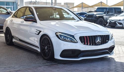 Mercedes-Benz C 63 AMG Std 4.0L Sedan