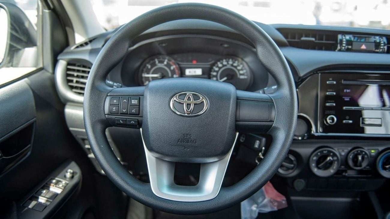 تويوتا هيلوكس GL HILUX 2.4L MED OPTION