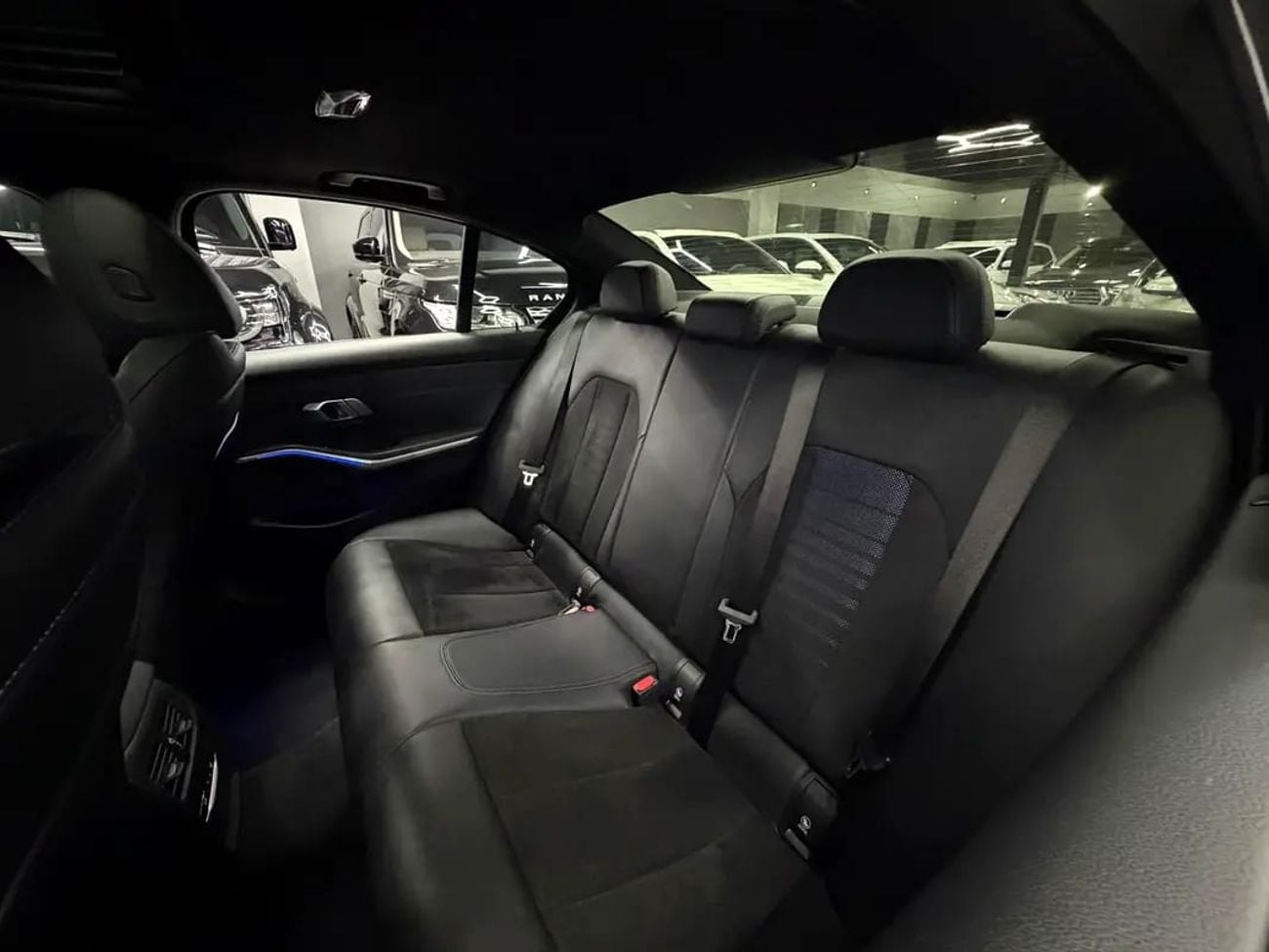 BMW 330i Exclusive 2.0L (255 HP)