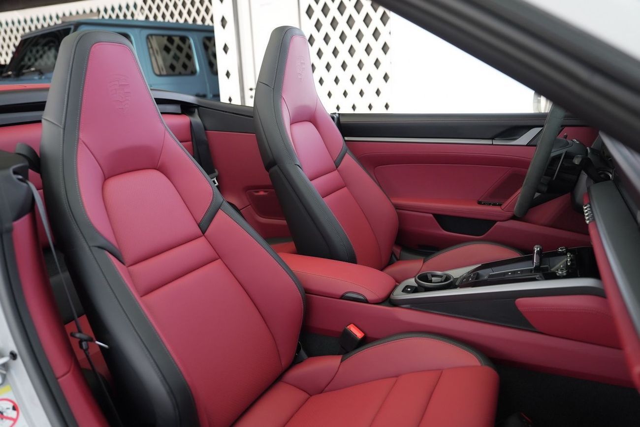 Porsche 911 Carrera 4 3.0L (444 HP) Convertible