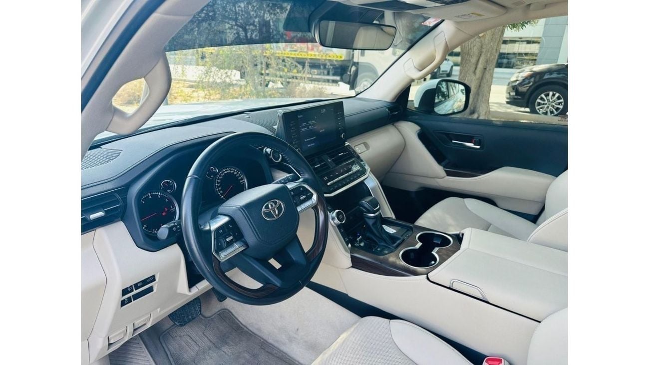 Toyota Land Cruiser AED 3, 810 PM | LAND CRUISER GXR 2022 | ORIGINAL PAINT | GCC SPECS | MINT CONDITION