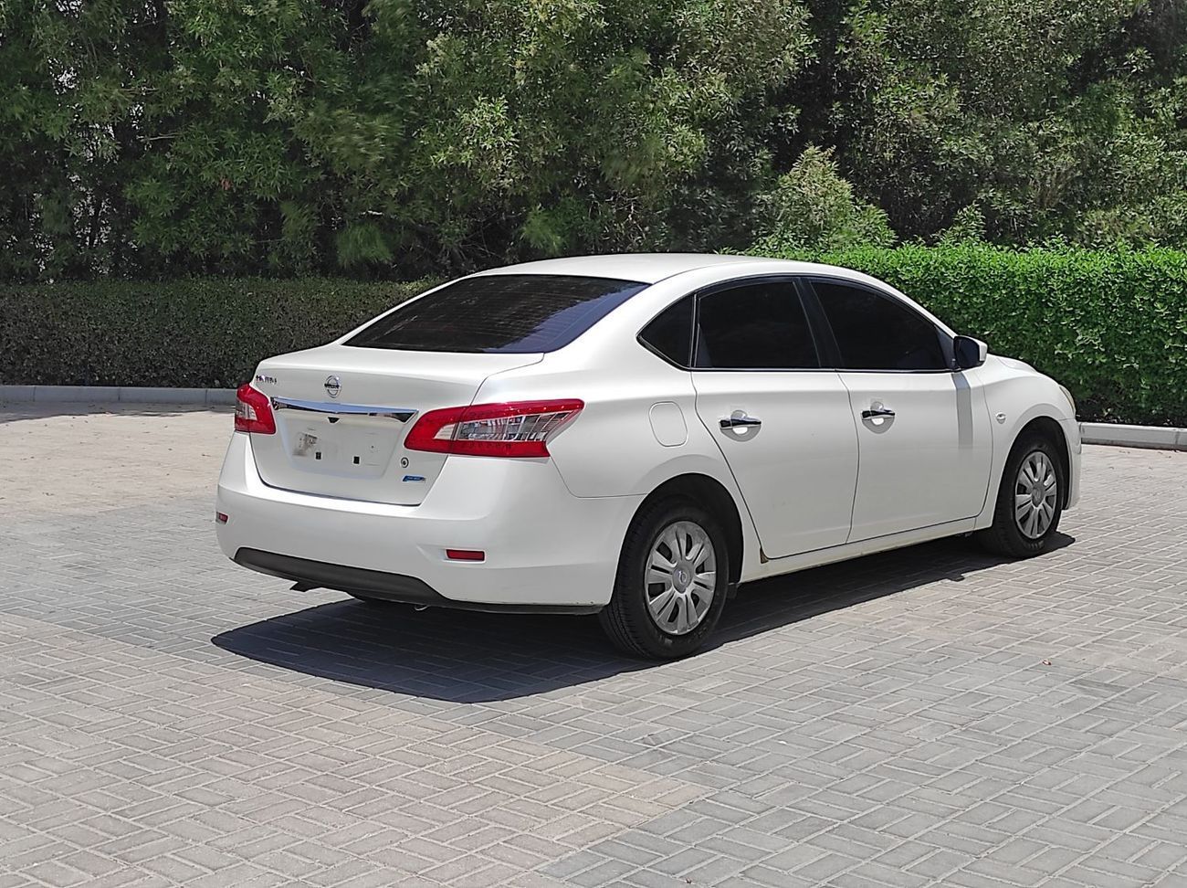 Nissan Sentra SV 1.8L Nissan Sentra 2016 Gcc V4 full automatic fast owner clean car