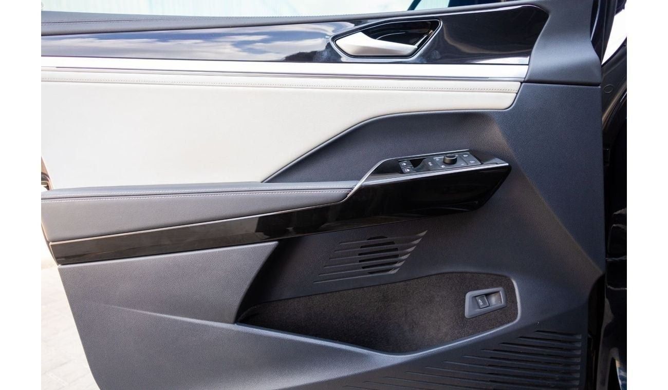 فولكس واجن ID.6 Volkswagen ID.6 Crozz Pro 2022 Chinese Spec under Warranty with Flexible Down-Payment.