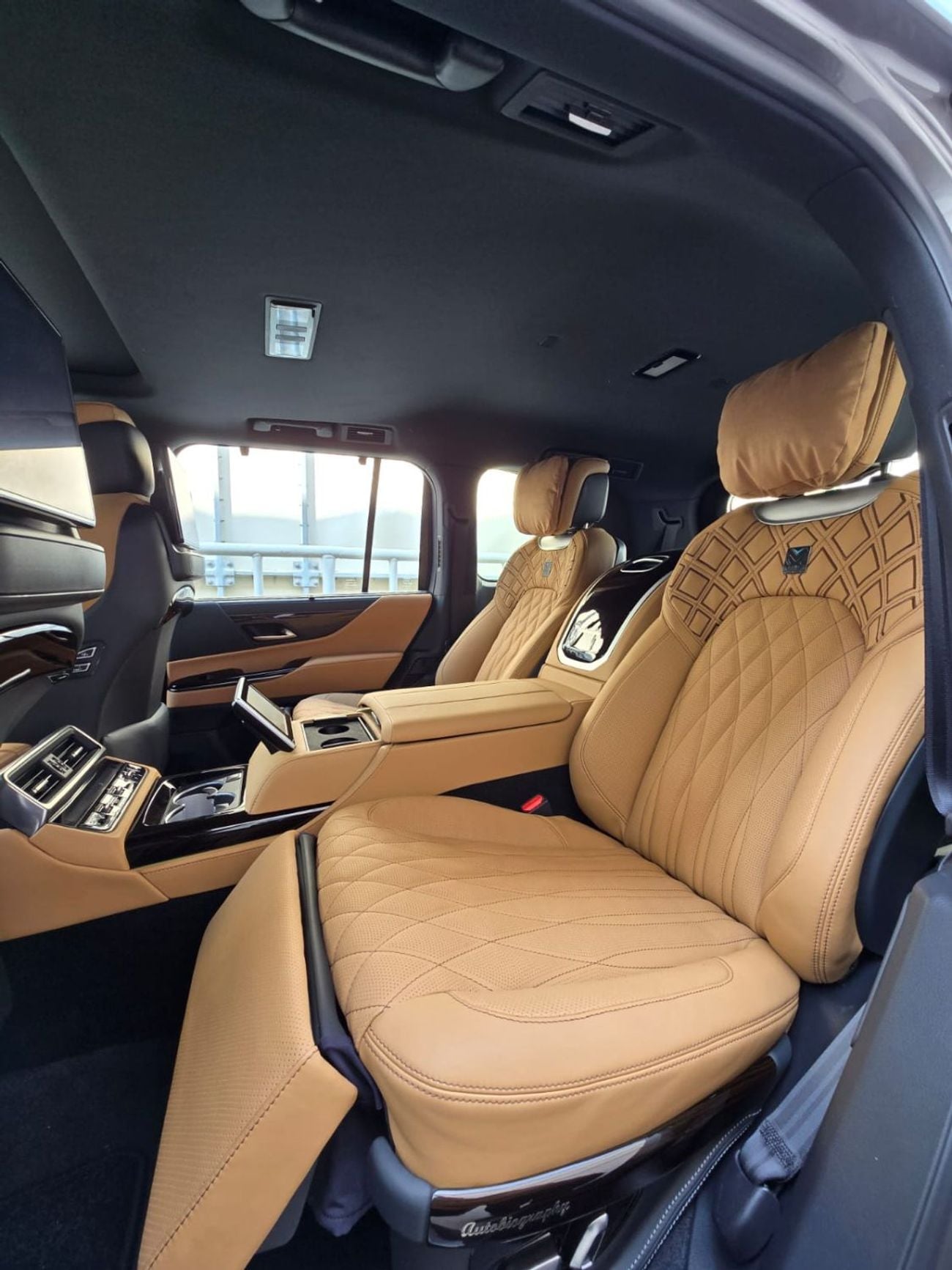 لكزس LX 600 3.5L SIGNATURE FULL OPTION WITH MBS AUTOBIPGRAPHY VIP MASSAGE SEAT