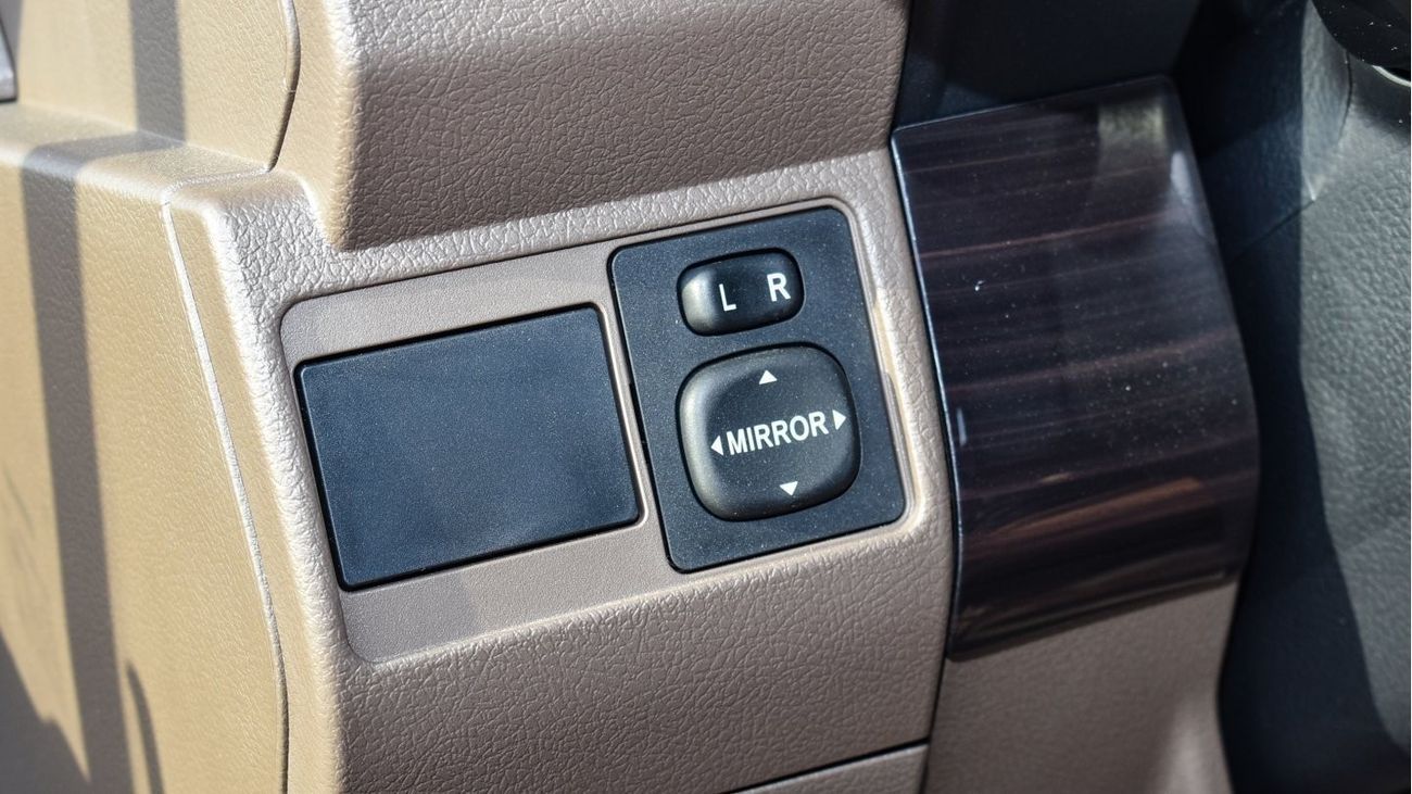 Toyota Land Cruiser 70 4.0L V6 Petrol A/T