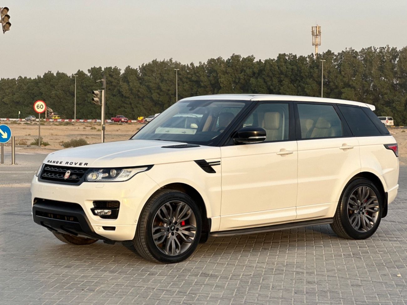 Land Rover Range Rover Sport HSE DYNAMIC 5.0L (525 HP) MODEL 2014 GCCCAR PERFECT CONDITION INSIDE AND OUTSIDE
