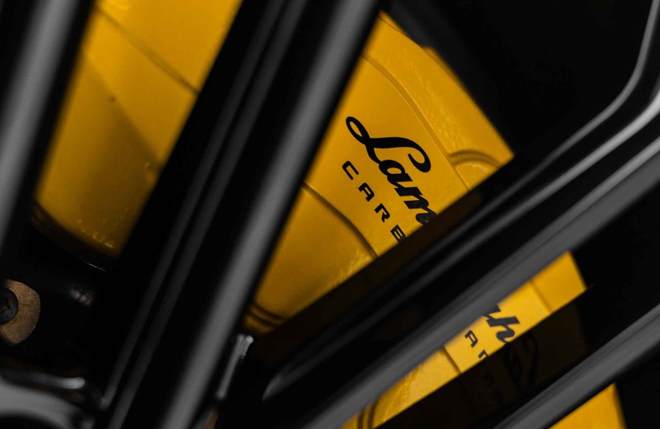 لامبورغيني اوروس 4.0L V-8 Twin-Turbocharged Engine + eMotor