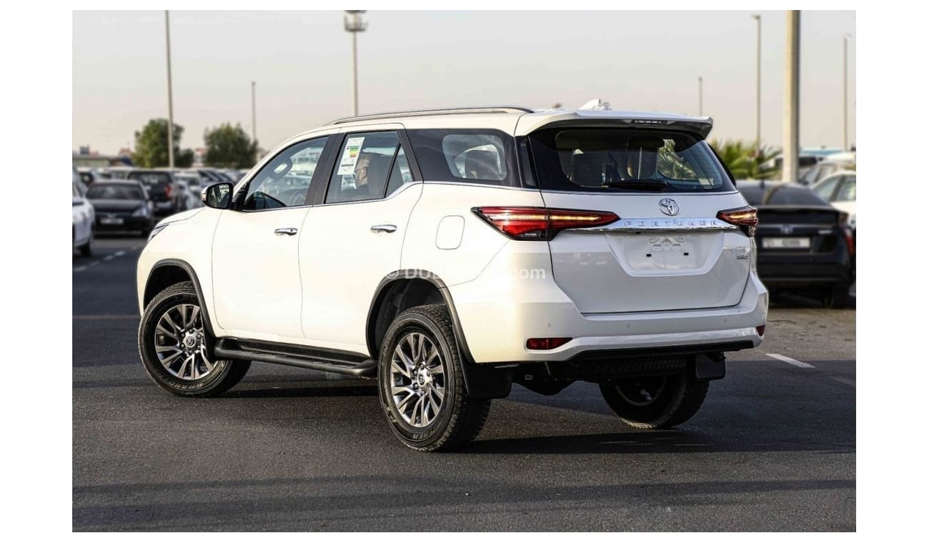 تويوتا فورتونر Get 2023 Toyota Fortuner 4X4 2.8 18'I AL - Platinum White inside Chamois