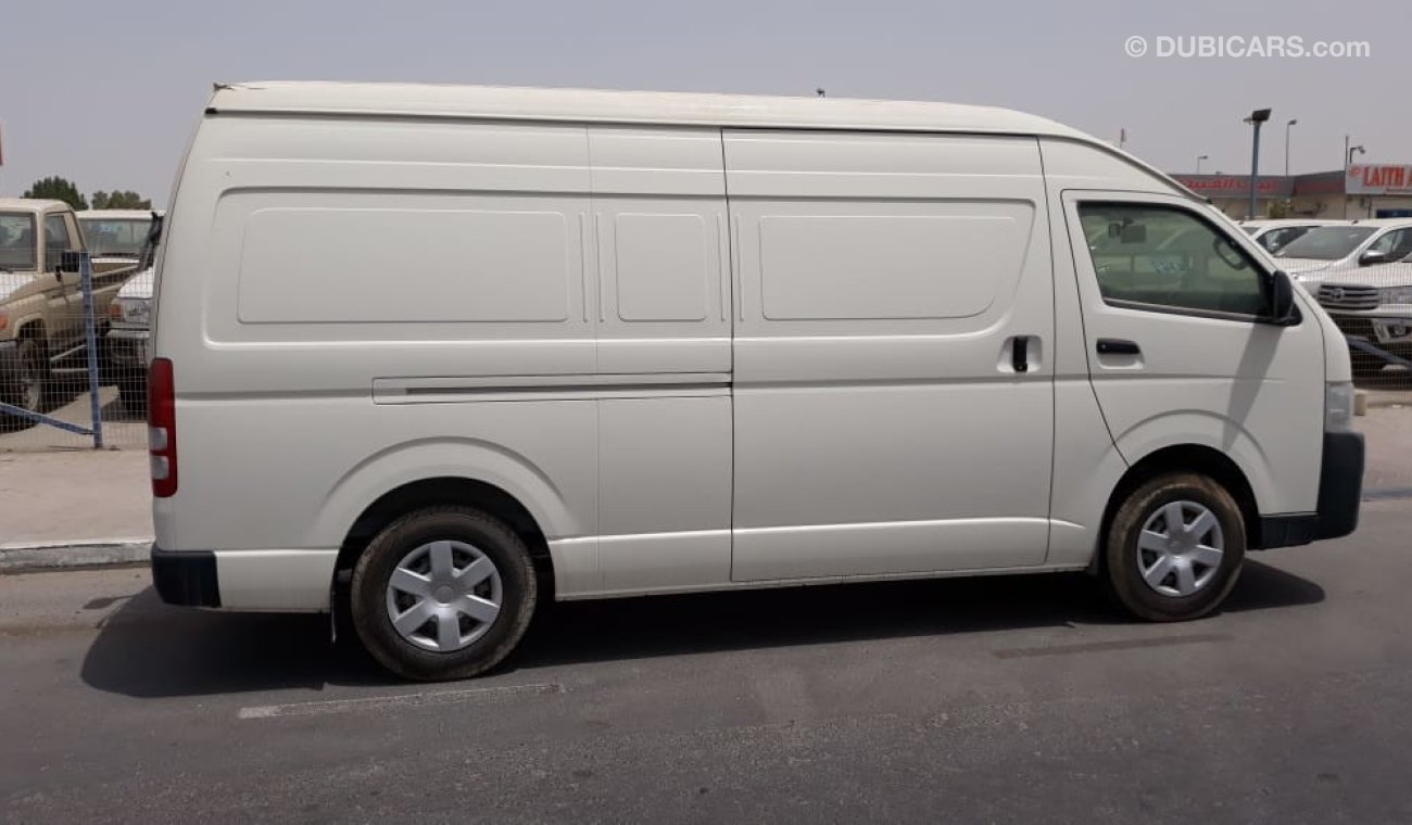 Toyota Hiace 2.7L High Roof