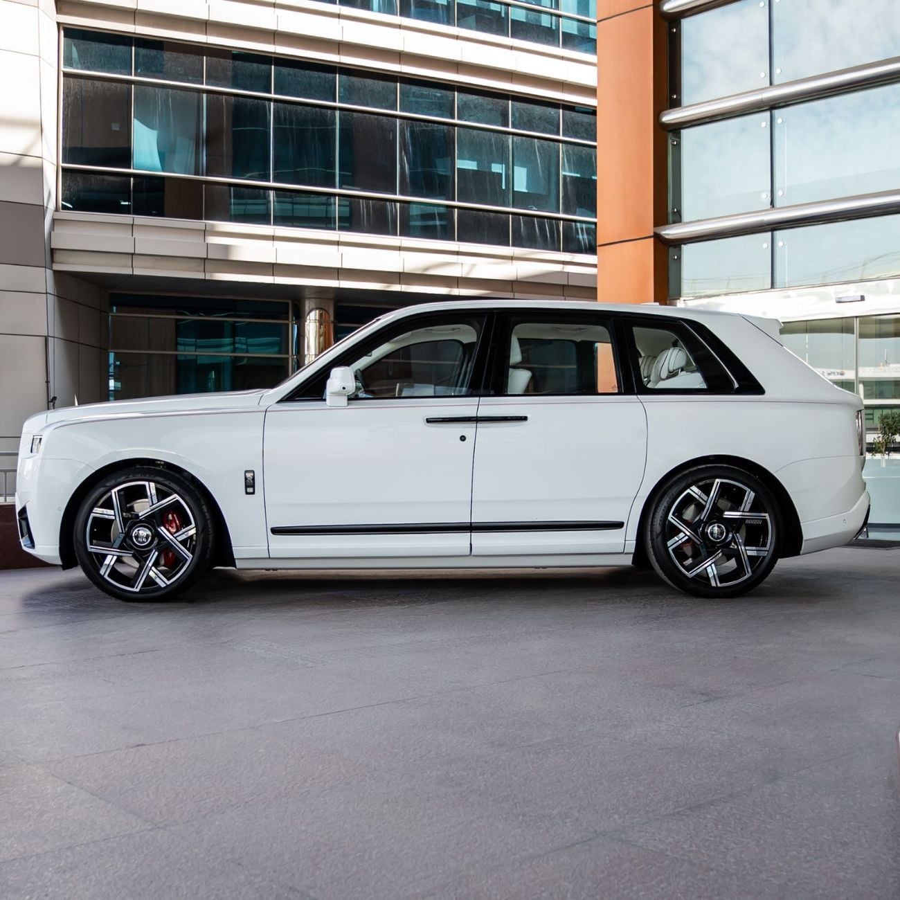 رولز رويس كولينان BLACK BADGE 2025 ROLLS ROYCE CULLINAN ( BRAND NEW )