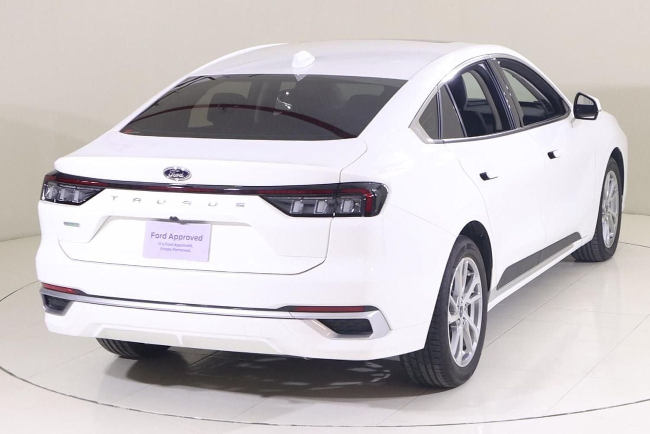 Ford Taurus AMBIENTE TPC1223 /AL TAYER MOTORS/ AL QOUZ SHOWROOMO