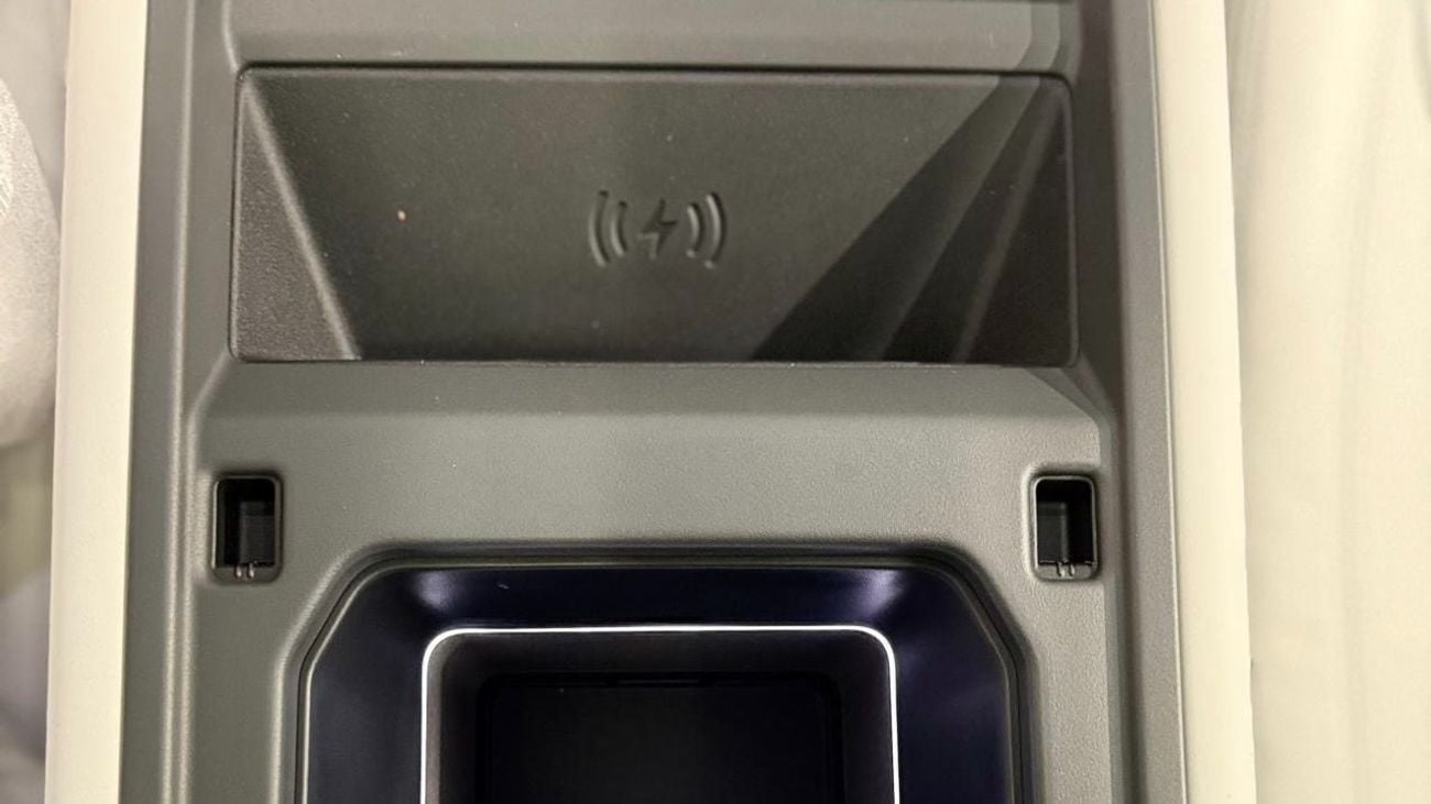 لاند روفر ديفندر 110 X-Dynamic HSE P400 3.0L