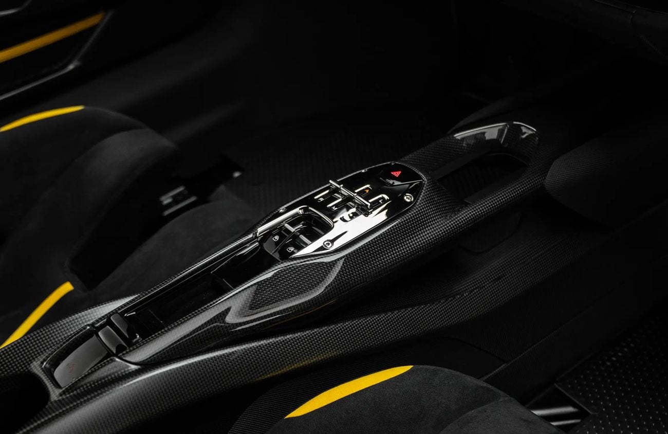Ferrari SF90 STRADALE 4.0L Twin-Turbocharged V8 Engine + 3 electric motors