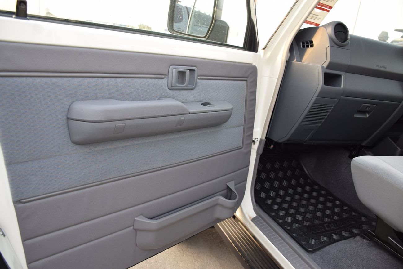 Toyota Land Cruiser Pick Up 4x4 Diesel 2.8L (Right hand)