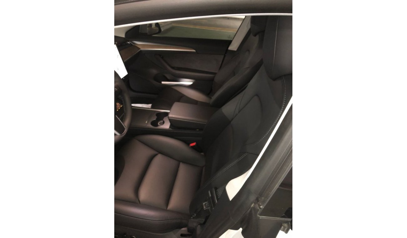 تسلا موديل 3 Performance