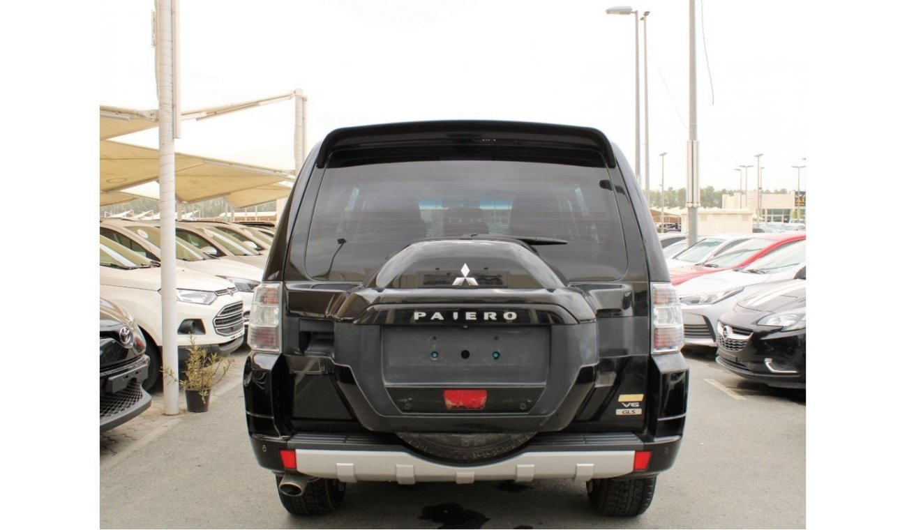 Mitsubishi Pajero ACCIDENTS FREE - ORIGINAL PAINT - GCC - MID OPTION - CAR IS IN PERFECT CONDITION INSIDE OUT