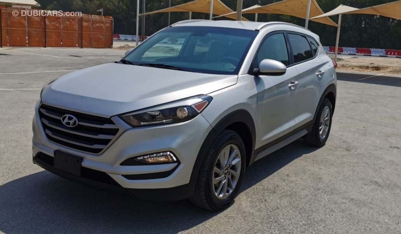 Hyundai Tucson SE - Very Clean Car