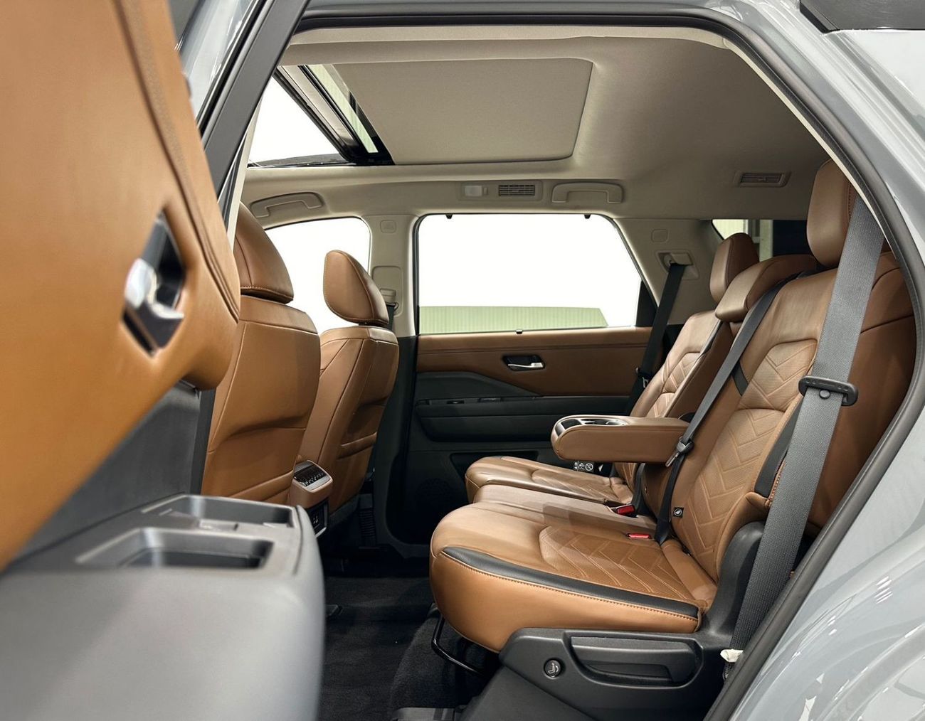 نيسان باثفايندر 2022 Nissan Pathfinder SL, Oct 2027 Nissan Warranty, Oct 2025 Nissan Service Pack, Full Options, GCC