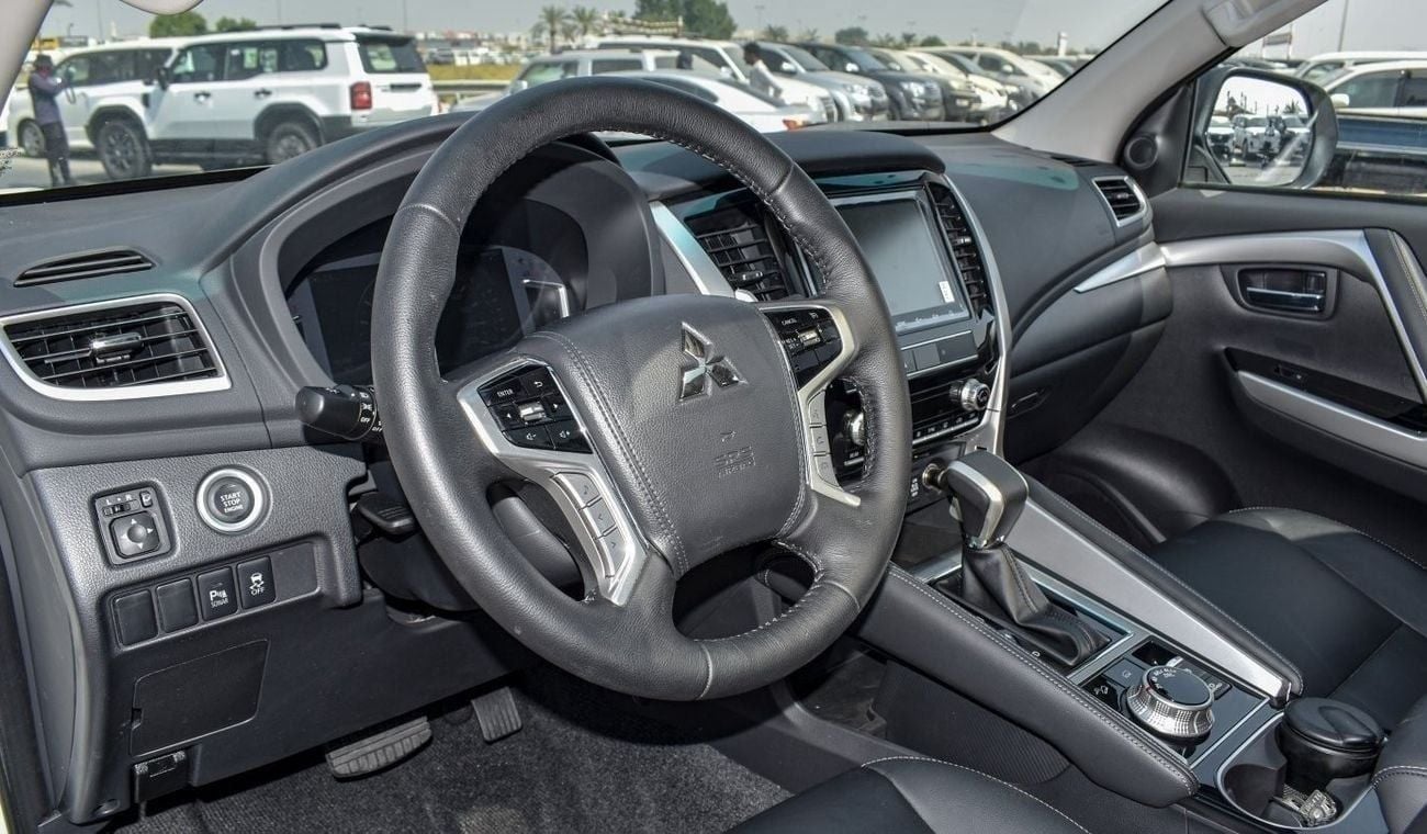 ميتسوبيشي مونتيرو سبورت العلامة التجارية الجديدة ميتسوبيشي مونتيرو سبورت للتصدير فقط 3.0 لتر | 4WD | بنزين | أبيض/أسود| مونت