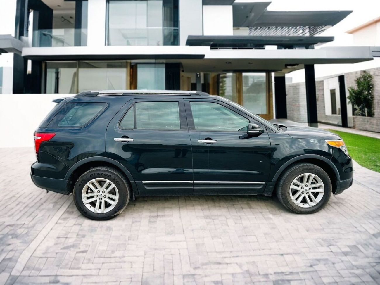 Ford Explorer AED 810 PM | FORD EXPLORER XLT 4WD | 0% DP | GCC | AGENCY MAINTAINED | WELL MAINTAINED