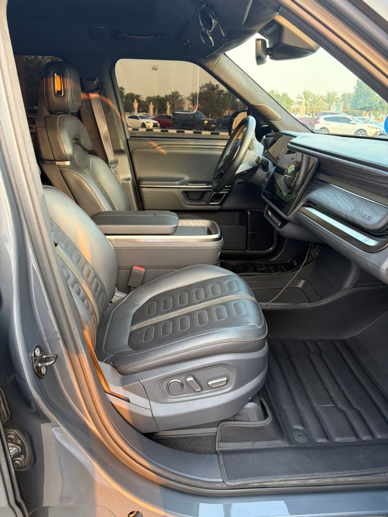 Rivian R1T Quad Motor Adventure Edition