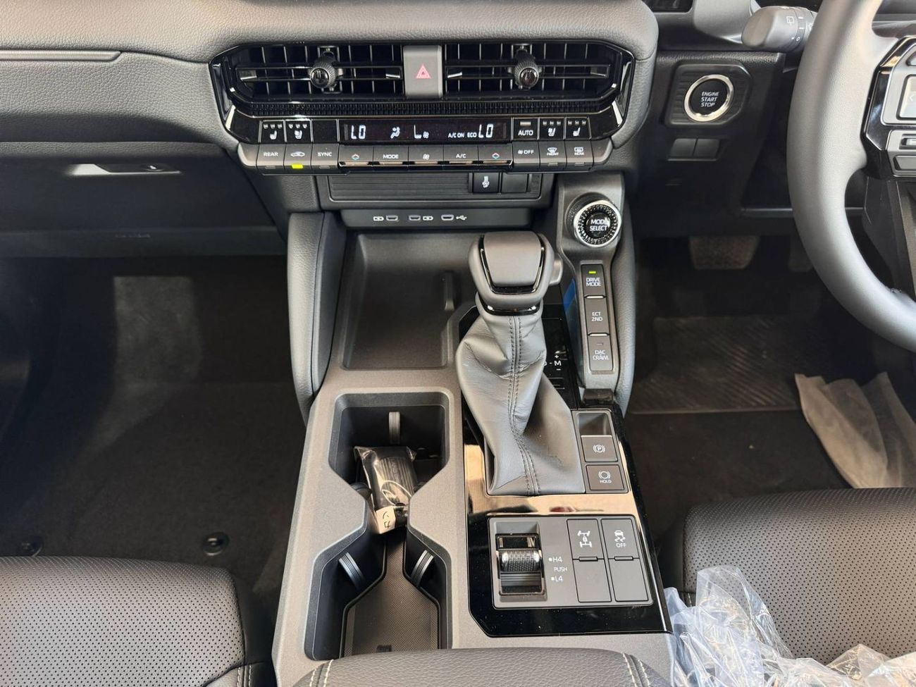 تويوتا برادو 2025 TOYOTA PRADO AR RIGH HAND DRIVE HIGH 2.8D 7-SEATS BRAND NEW 0KM (FOR EXPORT)