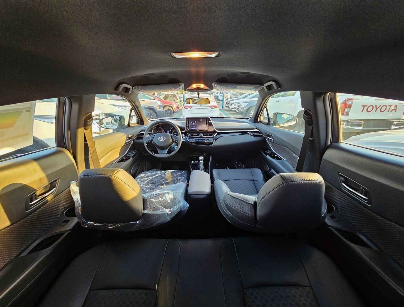 تويوتا CHR LUXURY / 1.8L HYBRID / DOUBLE TONE / PUSH START / LEATHER SEATS / FULL OPTION (CODE# 67991)