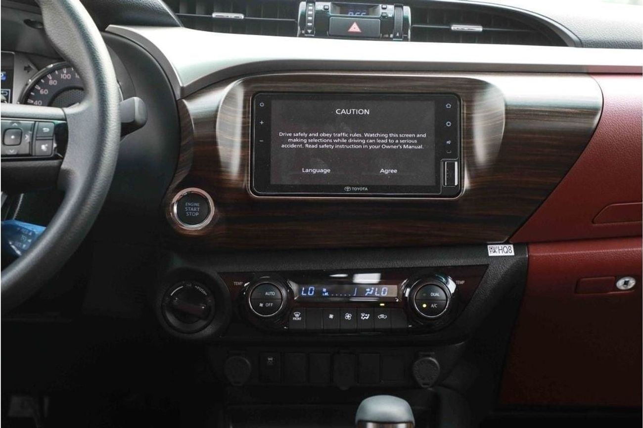 تويوتا هيلوكس 2025 TOYOTA HILUX HI 2.7 - PLATINUM WHITE PEARL inside MAROON | Export Only