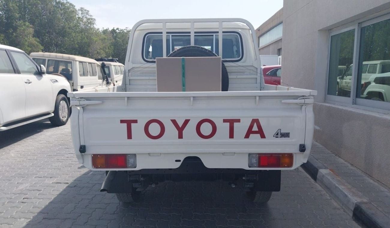 Toyota Land Cruiser Pick Up Double Cab 2.8L AT Diesel V4 with warranty