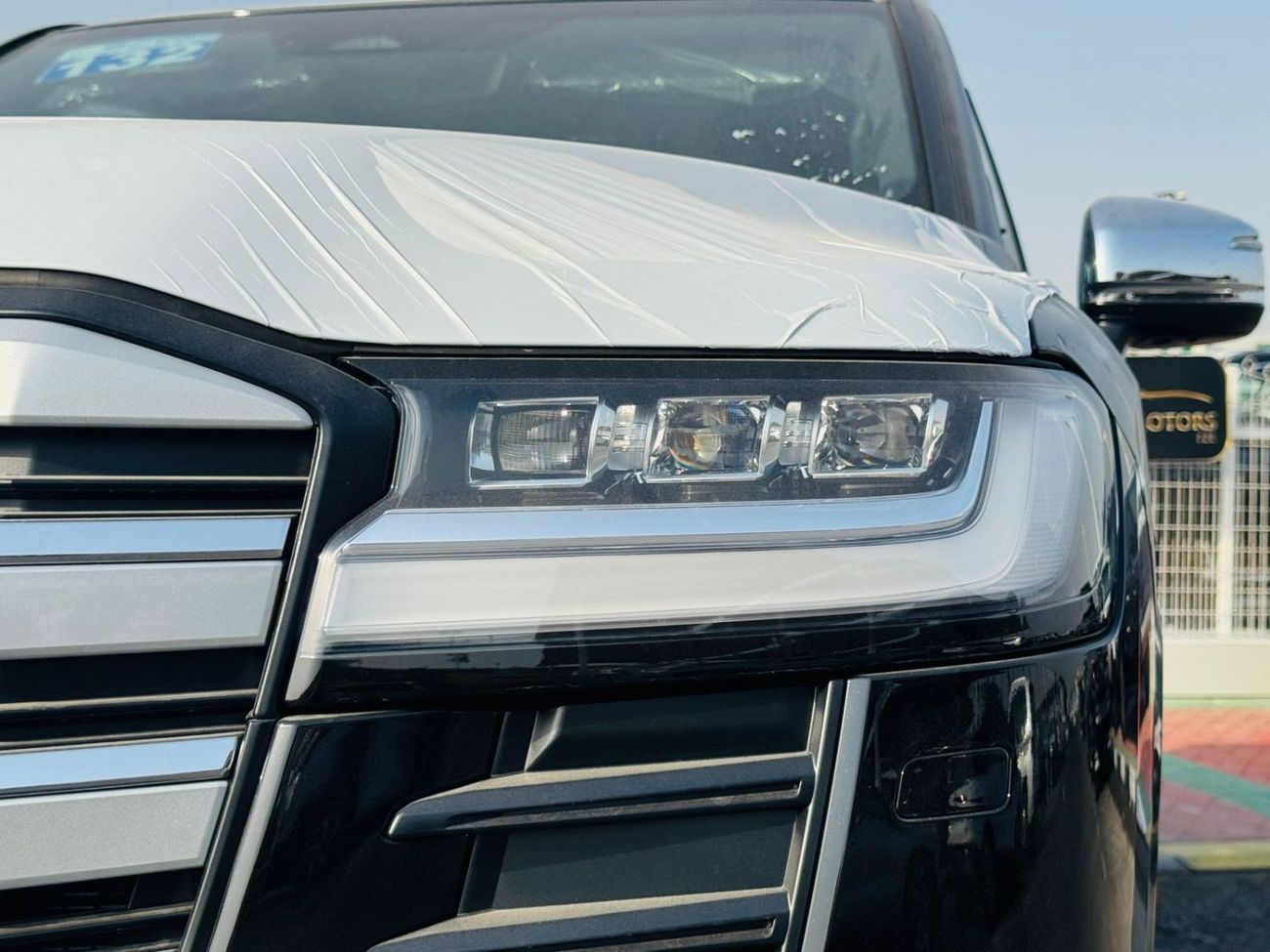 Toyota Land Cruiser LC300 VXR 3.5L TWIN TURBO F/O A/T BLACK INSIDE RED 2025