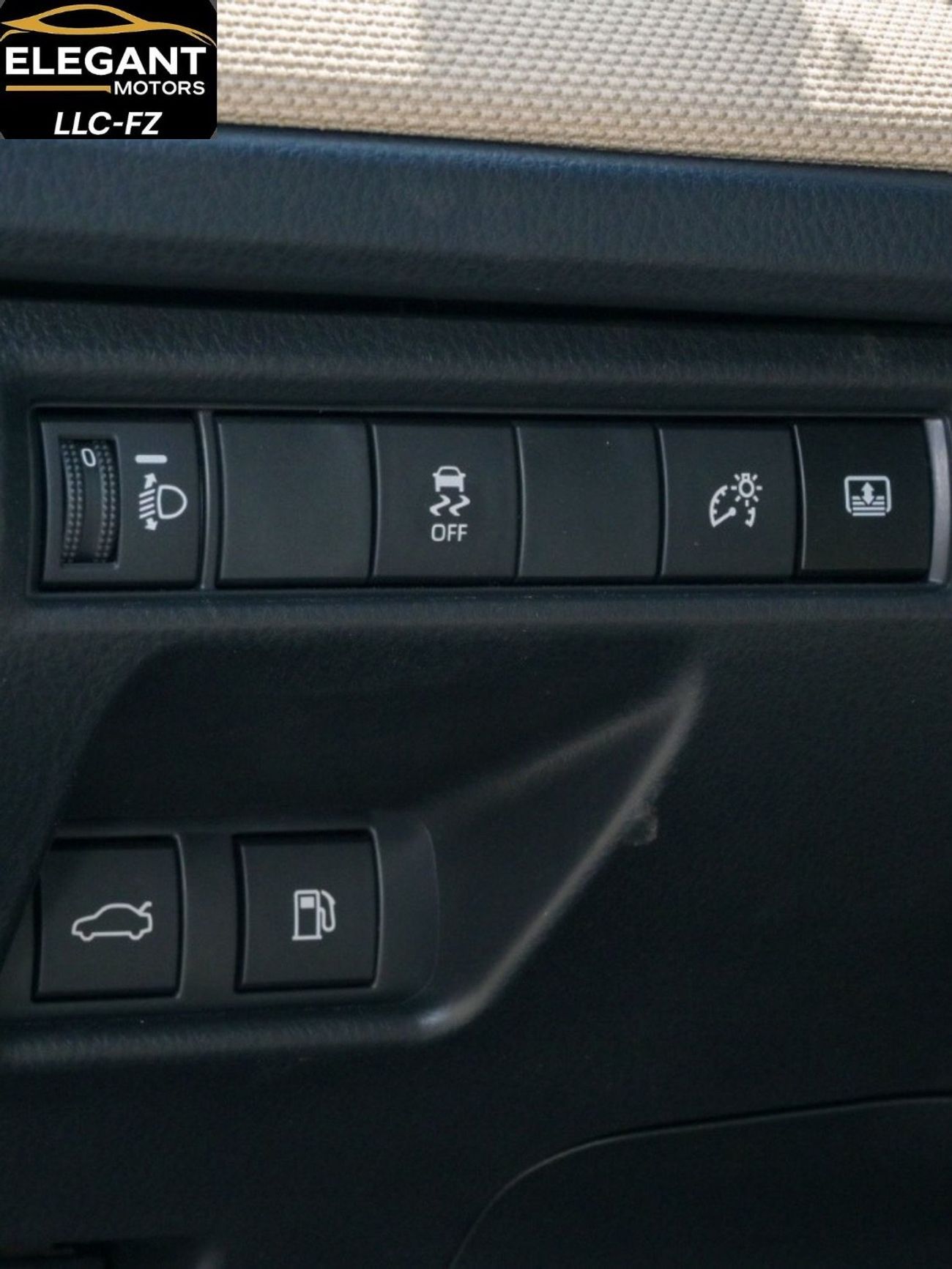 Toyota Camry CAMRY LE 2.5 hybrid