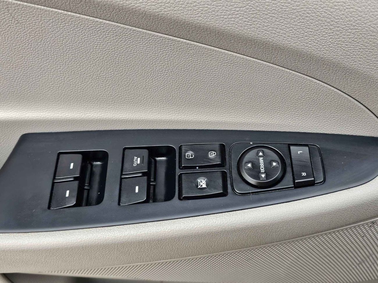 هيونداي توسون LIMITED // V4 // 700 AED MONTHLY //  LEATHER SEATS // PUSH START (LOT # 11312)