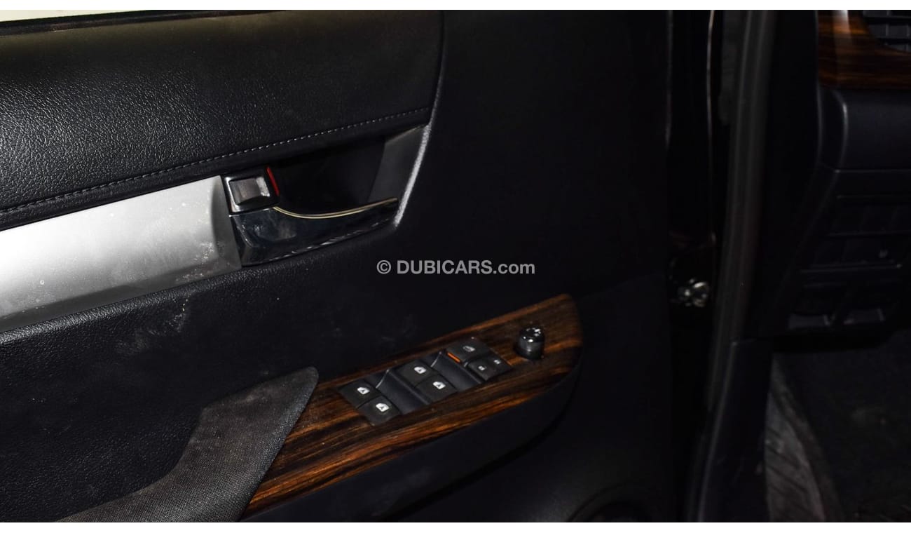 Toyota Hilux 2023 Toyota Hilux 4x4 Double Cab 2.7L HI SR5 Petrol AT | Wooden Dash | Black inside black - Export O