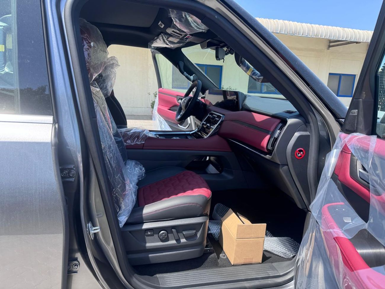 Nissan Patrol SE Platinum City 3.8L (Ext _GRAY  Inter_BURGUNDY)