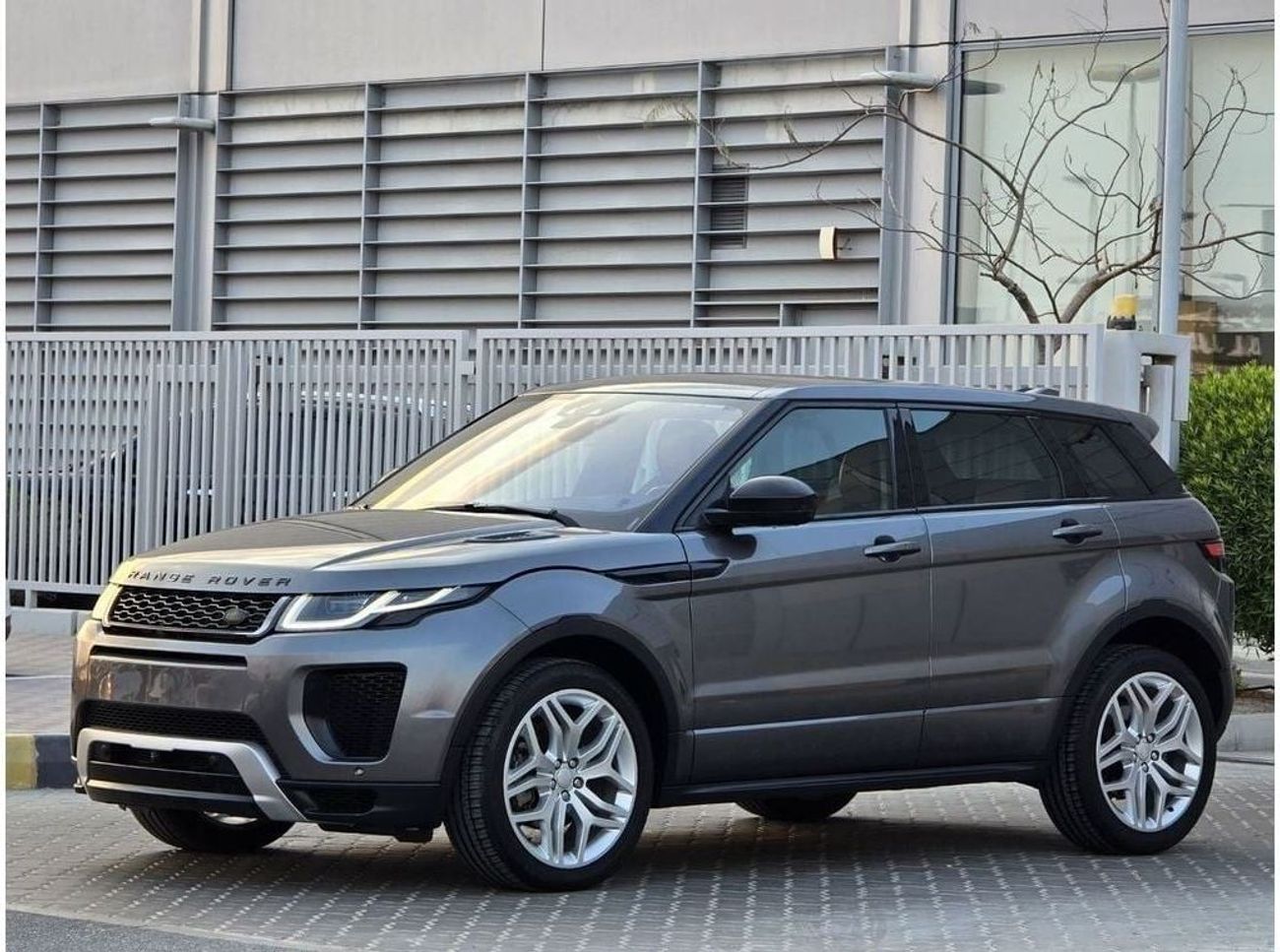 لاند روفر رانج روفر إيفوك P200 R-Dynamic 2.0L RANGE ROVER EVOQUE R-DYNAMIC 2018 GCC ORGINAL PAINT // ACCIDENT FREE // PERFECT
