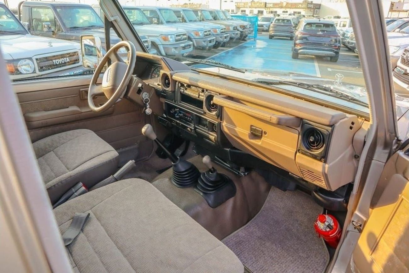 Toyota Land Cruiser Pick Up SC 4.0L toyota land cruiser single cab 2006 model