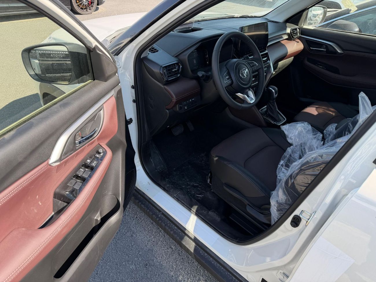 تويوتا أوربان كروزر 1.5L PETROL GLX AUTOMATIC TRANSMISSION ( FOR RE-EXPORT ONLY )