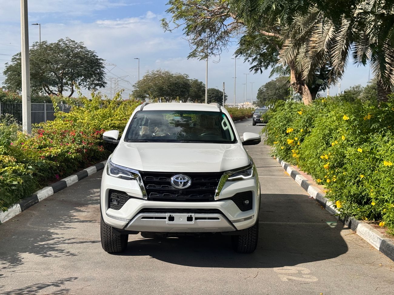 Toyota Fortuner 2024 V6 4.0L 4X4 PETROL AT 7-SEATS GCC BRAND NEW 0KM