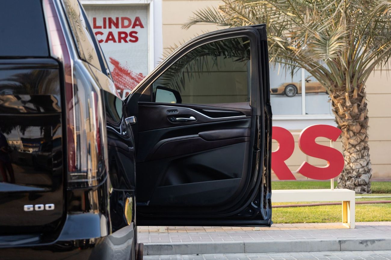 Cadillac Escalade Sport Platinum 6.2L 4WD