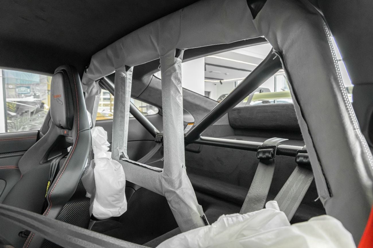 Porsche 911 GT3 4.0L Porsche 911 GT3 | Weissach package | Ceramic brakes | GCC | Dealer Warranty and Service Con