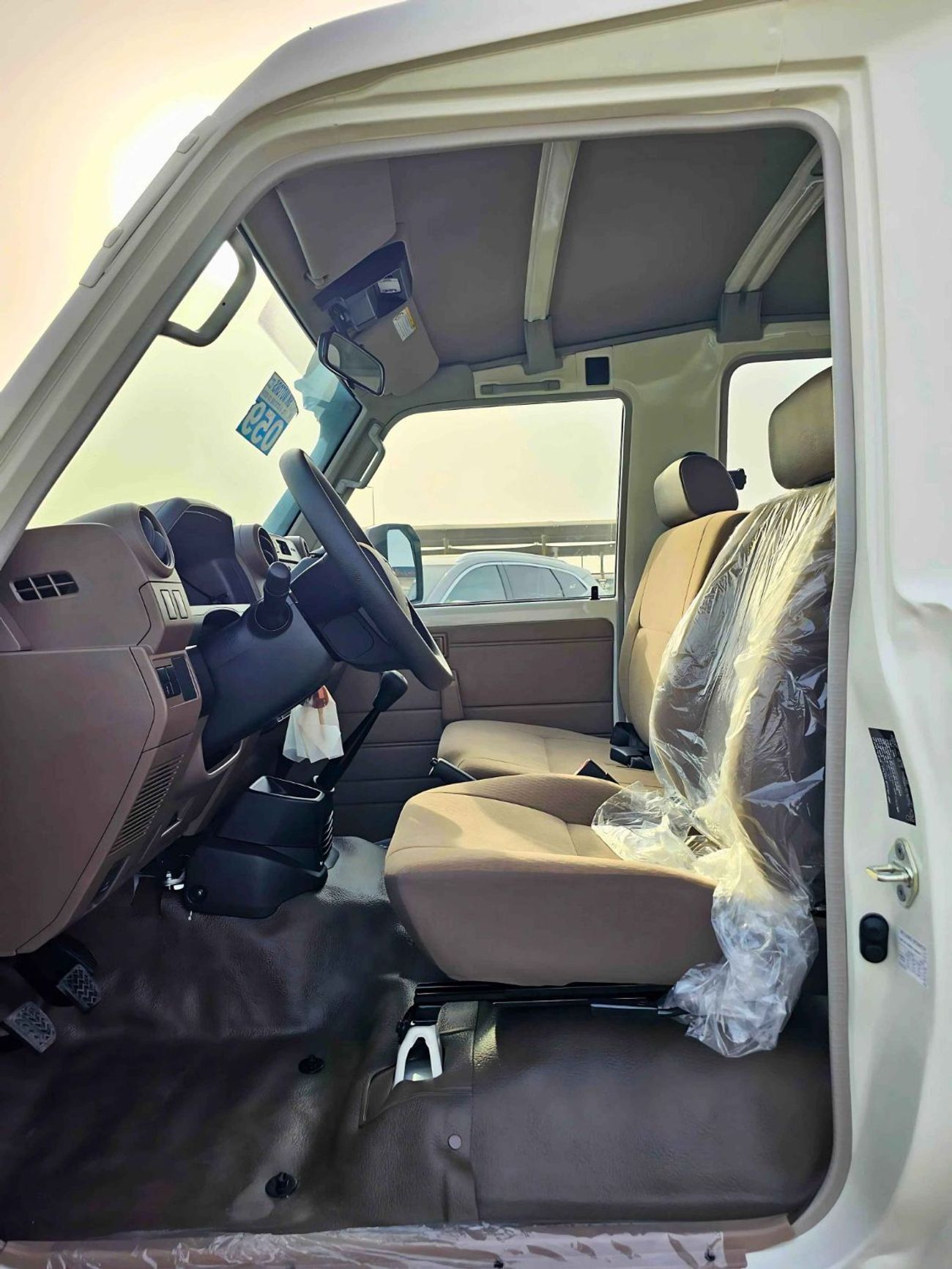 Toyota Land Cruiser 70 HARD TOP LC78 3 DOOR/DUAL TANK, SNORKEL/WITOUT PWR WINDOWS/2.8L DIESEL 4WD/CODE#E