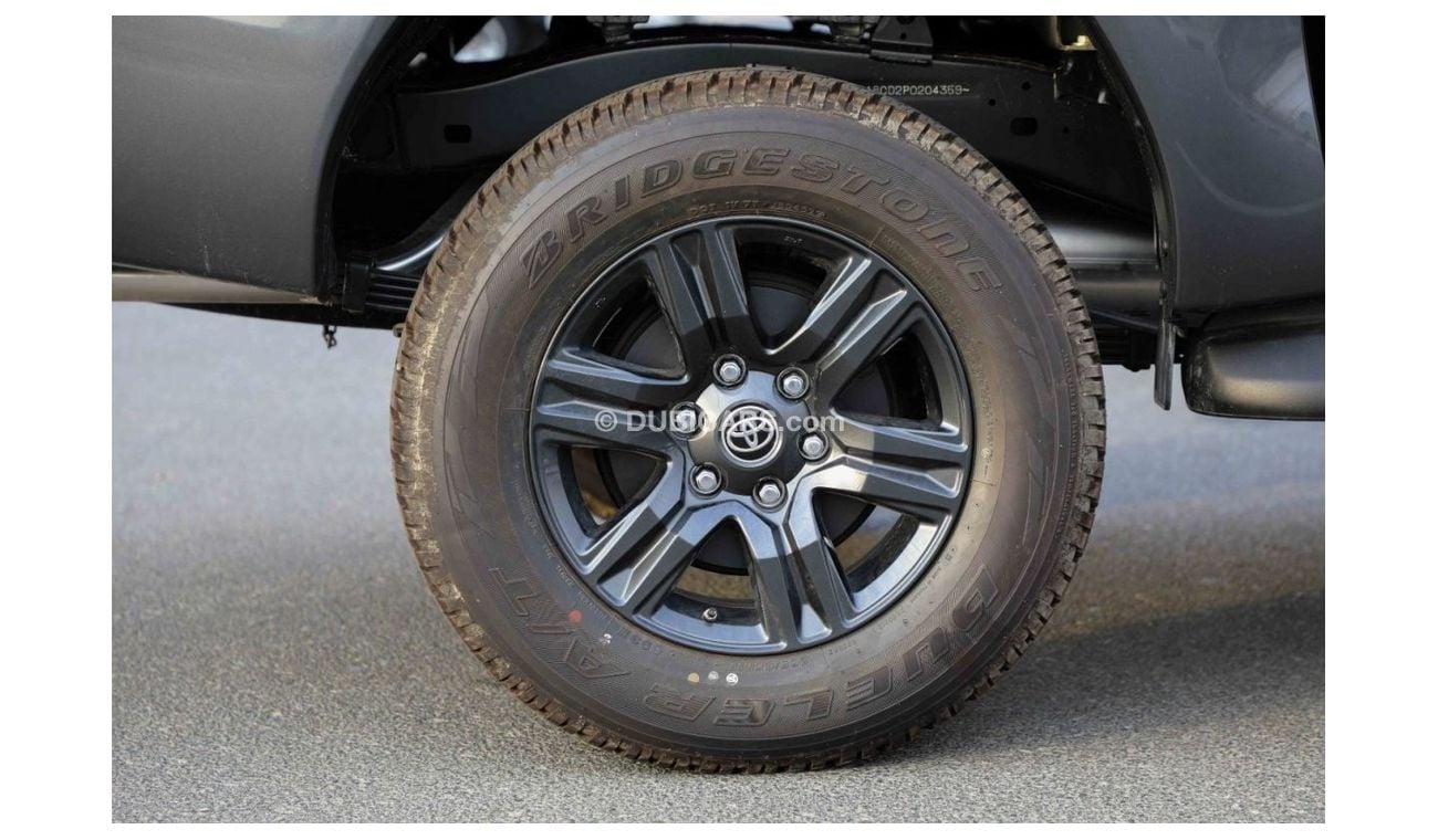 Toyota Hilux 2023 Toyota Hilux 4x4 DC 2.8 D AT SR5 - Grey inside Maroon | Export Only