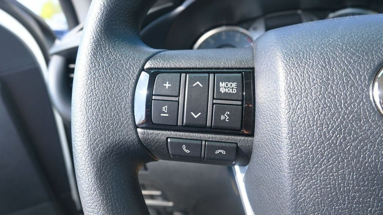 تويوتا هيلوكس GLX GLS G SC 2.7L Petrol 4x4 with Diff Lock 2025YM