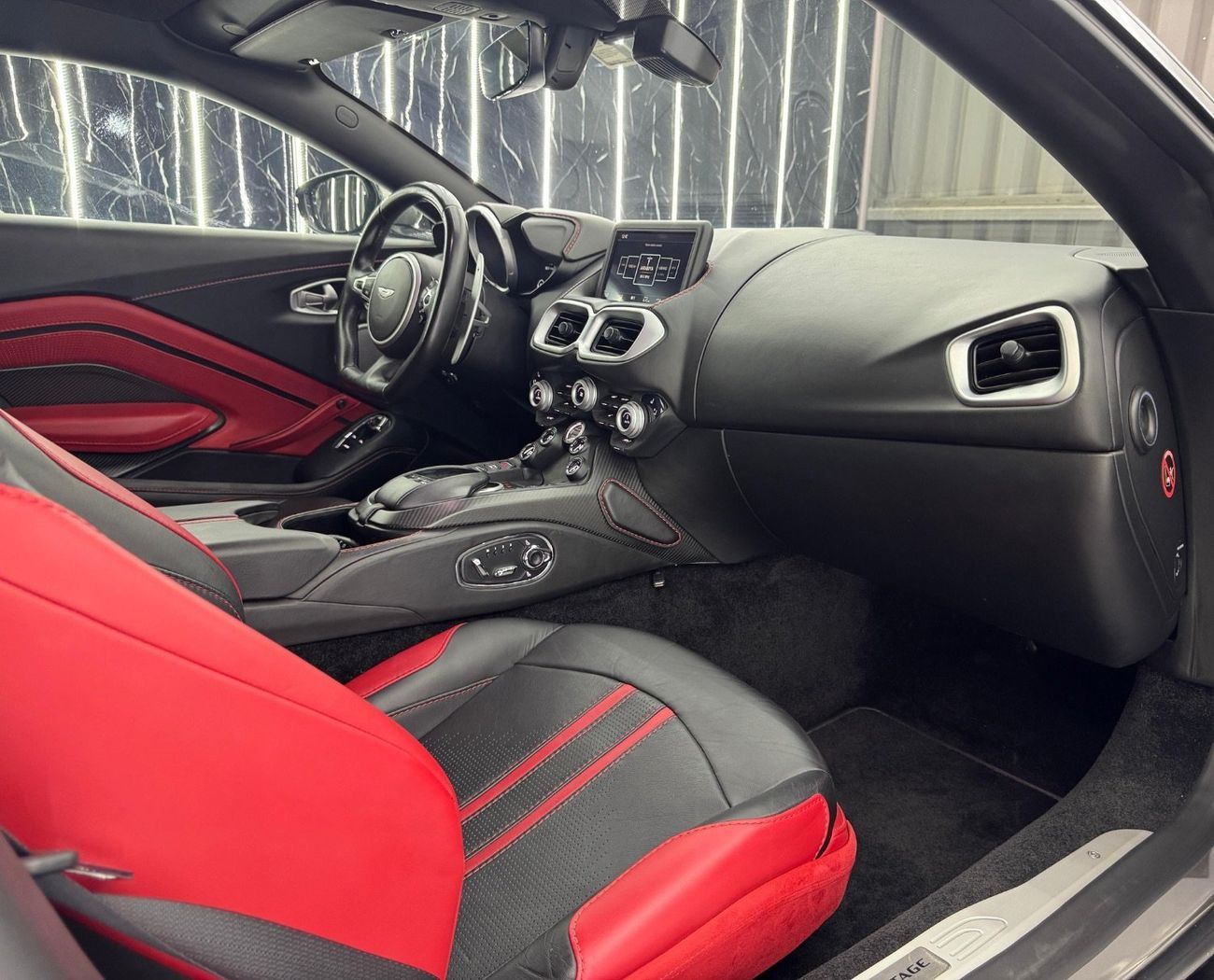 Aston Martin Vantage Std 4.0L